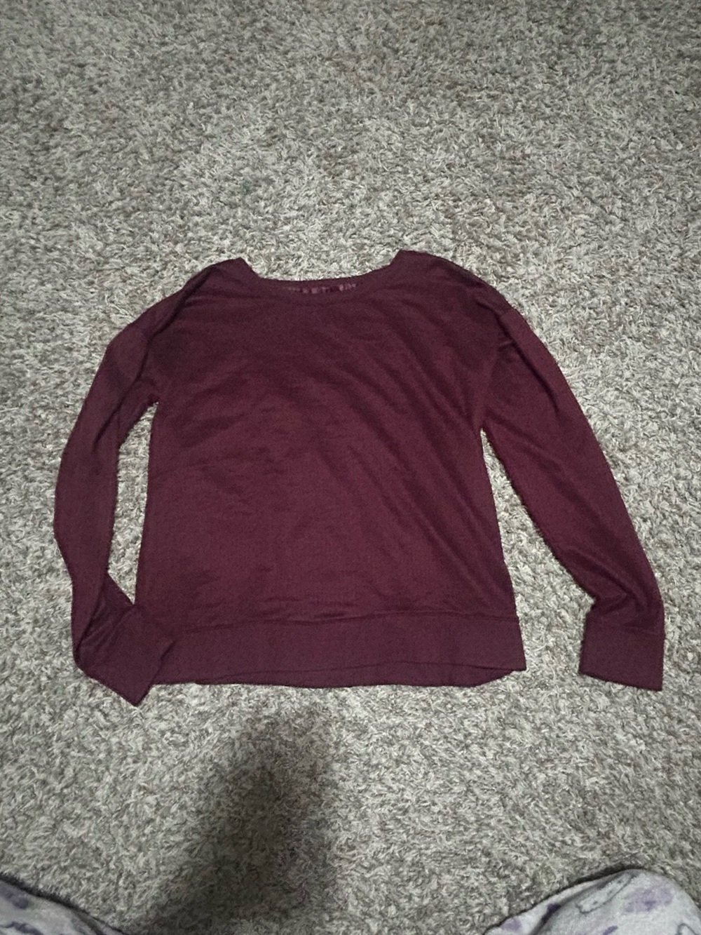 Women's Long-Sleeve Crewneck Sweater - Burgundy